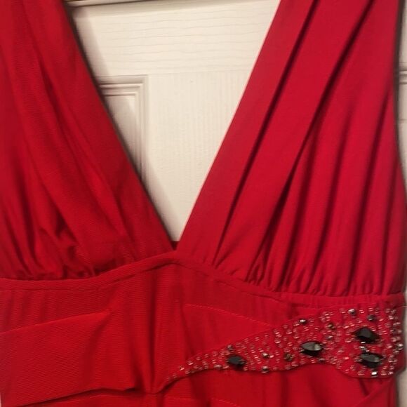 Seductions Red V-Neck Sleeveless Dress - Picture 2 of 7